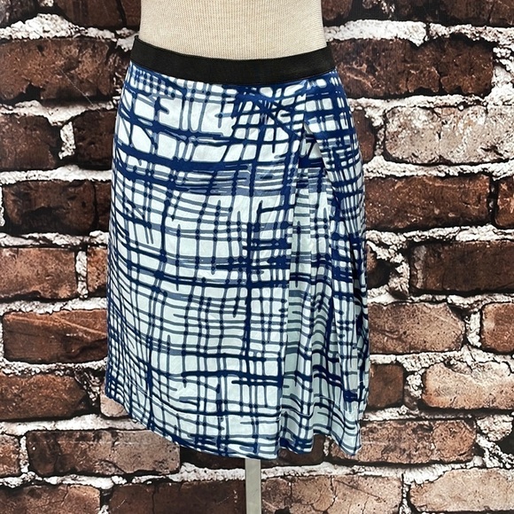BCBGMAXAZRIA Skirt Mini Silk Blue Pleated Size 10 - Picture 2 of 12
